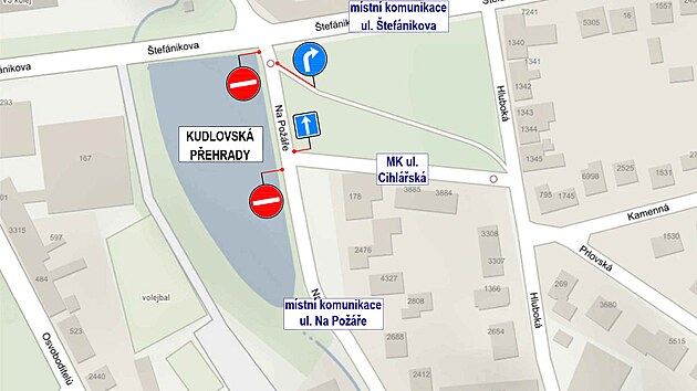 Na příjezdu do Zlína od Kudlova budou řidiči moci jet klasicky po hlavní cestě ke křižovatce u Kolektivního domu. Další možností je odbočit o trochu dříve doprava do ulice Na Požáře. Po ní se pak podél přehrady dostanou na Štefánikovu ulici. (březen 2023)