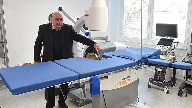 Oddělení urologie zlínské Nemocnice T. Bati získalo moderní přístroj k léčbě močových kamenů (březen 2023)