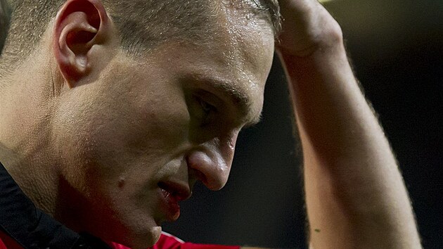 Nemanja Vidi z Manchesteru United utrpl v duelu s Arsenalem zrann hlavy.