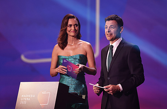 Předávání cen Magnesia Litera na Nové scéně Národního divadla. Moderují Daniela... Předávání cen Magnesia Litera na Nové scéně Národního divadla. Moderují Daniela...