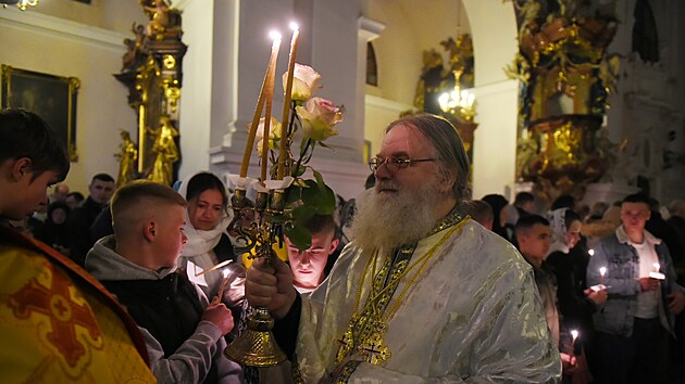 Ukrajinské pravoslavné Velikonoce v jihlavském kostele Ignác. Katolická církev půjčila kostel, aby ukrajinští věřící mohli oslavit svátky. (15. dubna 2023)