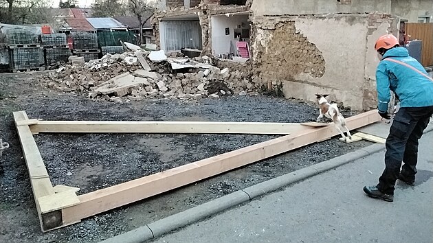 V Dobromilicích na Prostějovsku se zřítila štítová stěna domu, který majitelé renovují.