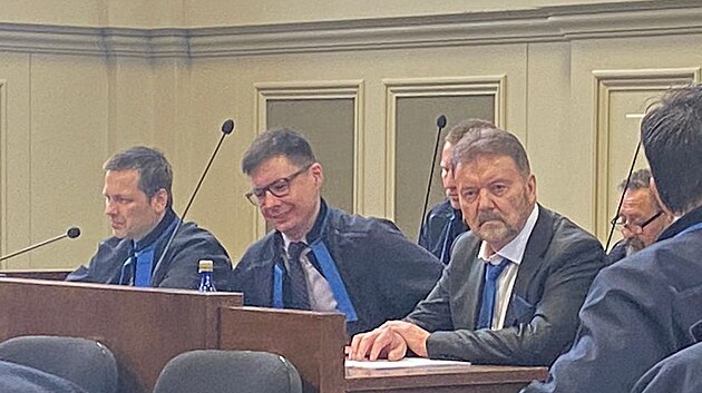 Bývalý místopředseda fotbalové asociace Roman Berbr vypovídá u Okresního soudu Plzeň - město. Obžaloba ho viní z korupce, ovlivňování zápasů a zpronevěry.