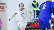 Kapitán eských futsalist Luká Reetár bhem kvalifikaního utkání v Bosn a...