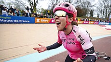 BEZBEHÁ RADOST. Alison Jacksonová a její triumf na Paí-Roubaix.