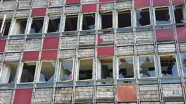 Zdevastovan vkov budova bvalho jadernho vzkumu vtkovickch strojren na Prmyslov ulici v Ostrav. (22. dubna 2023)
