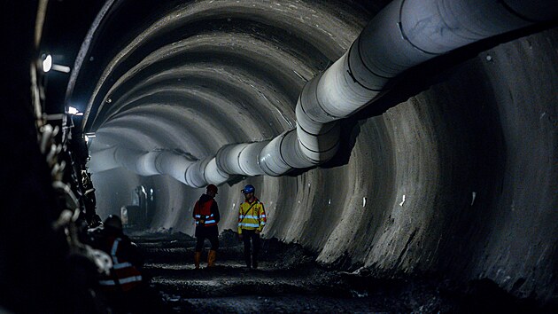 1. výročí zahájení výstavby metra D. V ulici Na Strži u hřbitova Zelená liška probíhají ražby na obě strany směrem ke stanicím Pankrác D i Olbrachtova. (25. dubna 2023)