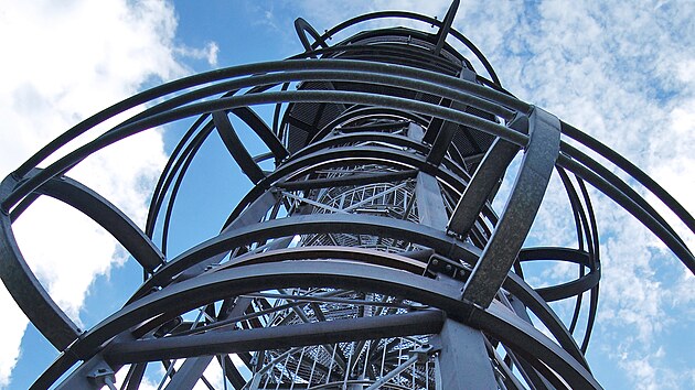 K nejnavštěvovanějším místům sokolovské části Krušných hor patří zcela jistě rozhledna Cibulka. Vznikla v roce 2014 na Šibeničním vrchu, který se do nadmořské výšky 666 metrů vypíná nad městem Oloví.