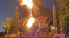 V Disneylandu v jiní Kalifornii vzplál v sobotu 14metrový animatronický drak...