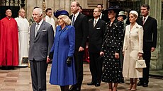 Král Karel III., cho Camilla, princ William, princezna Kate a dalí lenové...