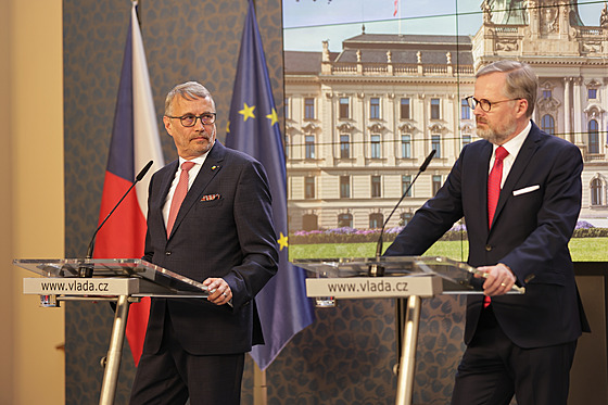 Premiér Petr Fiala a ministr pro evropské záleitosti Martin Dvoák