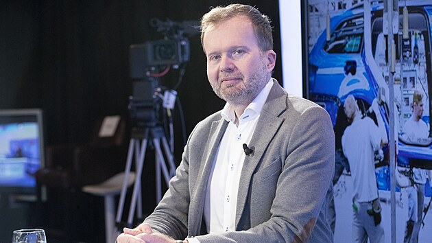 Dnešním hostem pořadu Rozstřel je Zdeněk Petzl, výkonný ředitel Sdružení automobilového průmyslu.