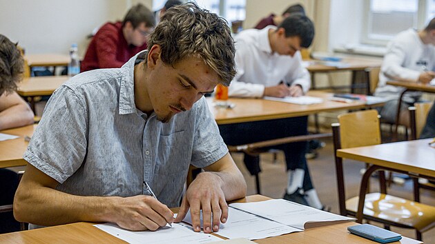 Čtvrťáky středních škol v úterý čeká úvodní kolo zkoušky z dospělosti, píší... | na serveru Lidovky.cz | aktuální zprávy Čtvrťáky středních škol v úterý čeká úvodní kolo zkoušky z dospělosti, píší... | na serveru Lidovky.cz | aktuální zprávy