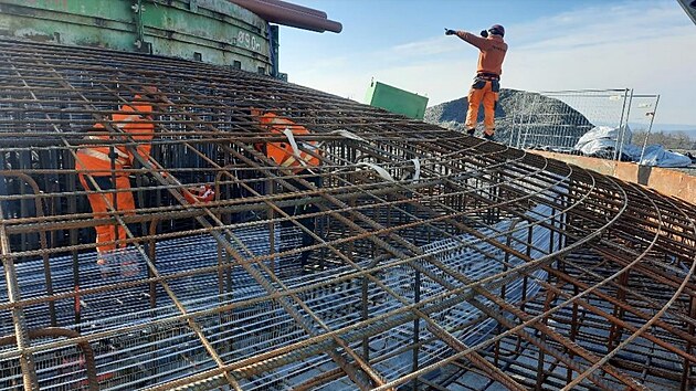 Betonáž základů nové větrné elektrárny.