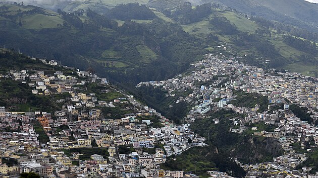 Quito je jednm z nejve poloench hlavnch mst na svt. (20. nora 2012)