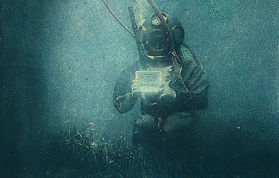 Podvodní portrét oceánografa Emila Racovitze v potápském obleku, pipisovaný...