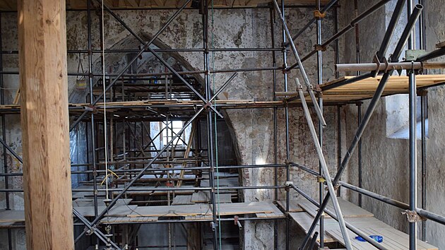 Zrestaurováním umělecky velmi kvalitních středověkých a částečně i renesančních nástěnných maleb vyvrcholila dlouholetá obnova hřbitovního kostela sv. Kříže v Javorníku.