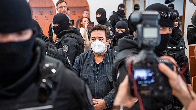 Slovenský podnikatel Marian Kočner u soudu, který znovu řešil případ vraždy novináře Jána Kuciaka a jeho snoubenky Martiny Kušnírové. (19. května 2023)