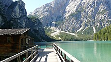Jezero Pragser Wildsee v nadmoské výce 1 500 metr je perlou Jiního Tyrolska.