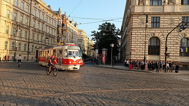 <p>Nová nízkopodlažní tramvaj, která vznikla rekonstrukcí vozu typu T3.</p>