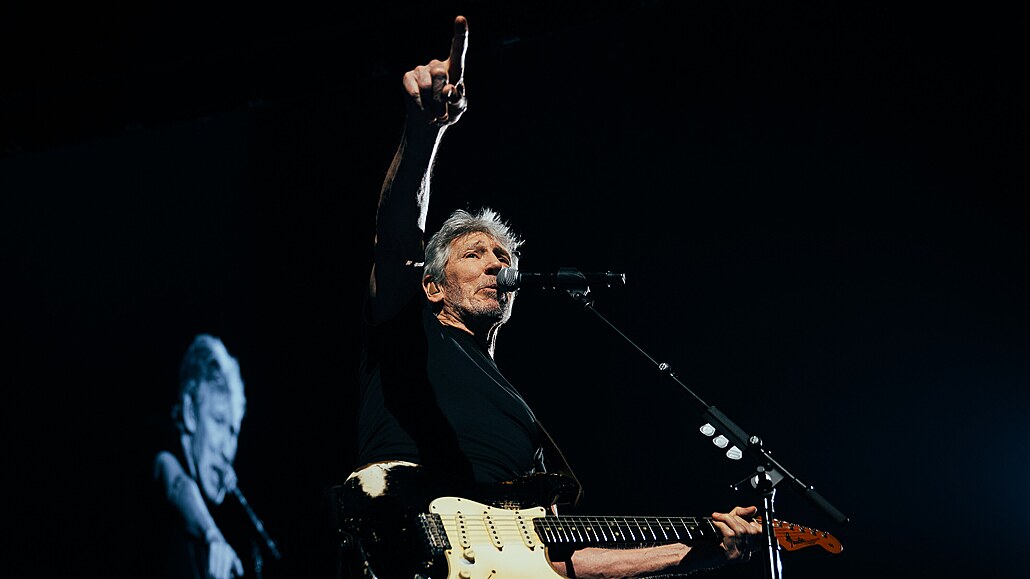 Fotografie z koncertního turné Rogera Waterse z roku 2023