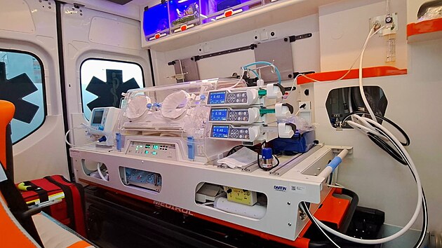 Transportn&iacute; inkub&aacute;tor v poř&aacute;dku dorazil do brněnsk&eacute; Dětsk&eacute; nemocnice. (rok 2023)