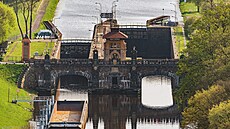Tělo Leoše R. našel pracovník Povodí Vltavy v plavební komoře hořínského... Tělo Leoše R. našel pracovník Povodí Vltavy v plavební komoře hořínského...