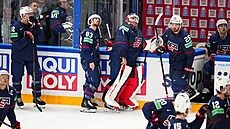 Zklamaní amerití hokejisté po poráce v zápase o bronz na svtovém ampionátu