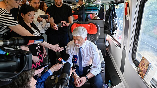 Prezident Petr Pavel s manelkou Evou pijeli vlakem do Vdn na dvoudenn nvtvu Rakouska. Vyuili esk drhy. (31. kvtna 2023)