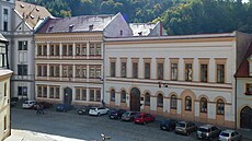 Z bývalé střední školy v Lokti by mohla být zubní klinika. Jedná o tom vedení... Z bývalé střední školy v Lokti by mohla být zubní klinika. Jedná o tom vedení...