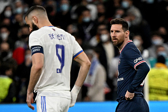 Lionel Messi z Paris St. Germain (vpravo) a Karim Benzema z Realu Madrid...