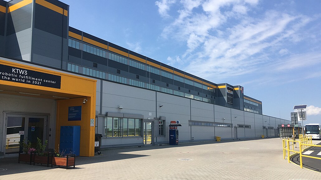 Robotické distribuní centrum v polských Hlivicích u Katovic. (30. kvtna 2023)