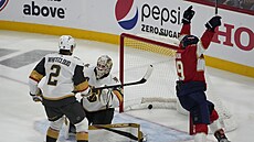 Matthew Tkachuk z Floridy se raduje z vítězného gólu proti Vegas. Matthew Tkachuk z Floridy se raduje z vítězného gólu proti Vegas.