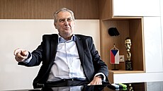 Bývalý prezident Miloš Zeman ve své kanceláři v Dejvicích. (7. června 2023)