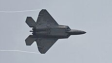 Den otevených dveí áslavské základny. Prlet amerických stroj F-22 Raptor