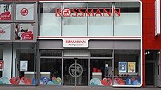 Prodejna řetězce Rossmann v německém Kolíně nad Rýnem (19. března 2023) Prodejna řetězce Rossmann v německém Kolíně nad Rýnem (19. března 2023)