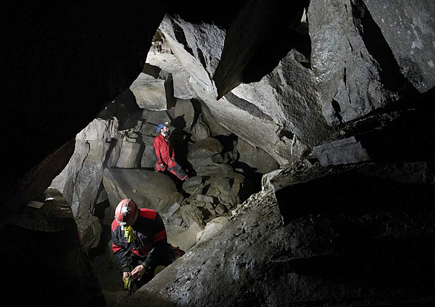 Knhyská jeskyn je hluboká 57 metr, díky emu jí patí první místo v...