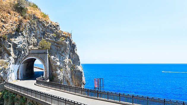 Strada Statale 163, Itálie. Sluncem prozářená „Amalfitana“ vás provede po azurovém pobřeží ze Sorrenta do Salerna.