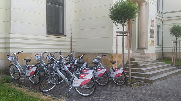 Sdílená kola Nextbike využívají studenti hořických středních škol.