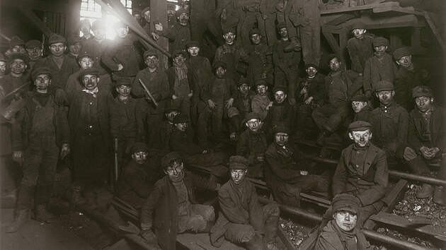 Chlapci v uhelnm dole v Pensylvnii na fotce Lewise Hineho