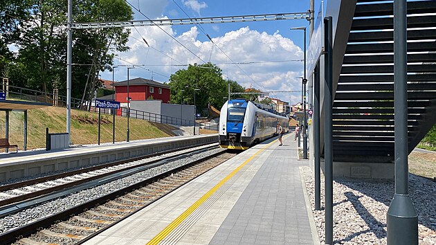 Cestujícím začala sloužit nová železniční zastávka Plzeň-Slovany. (9. 6. 2023)