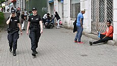 Hlídka Mstské policie Most pi procházení problémovou lokalitou zvanou Stovky...