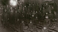 Chlapci v uhelném dole v Pensylvánii na fotce Lewise Hineho