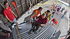 Charitativní akce Open Skies for Handicapped v Hradci Králové se zúastnili...