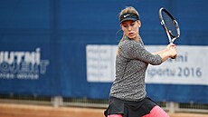 eská tenistka Barbora tefková Hlavicová bhem kvalifikace tenisového turnaje...