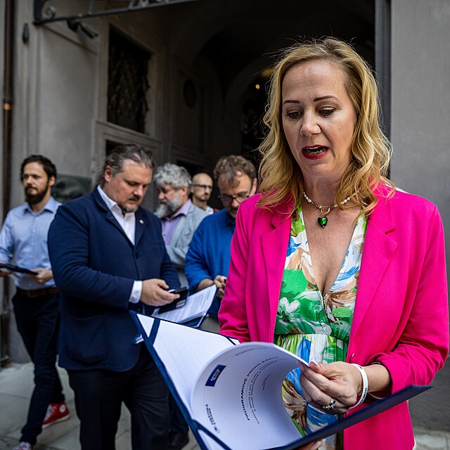 Radní hlavního města v pondělí slavnostně veřejnosti představili programové prohlášení současné magistrátní koalice, tedy SPOLU, Pirátů a Starostů. (27. června 2023)