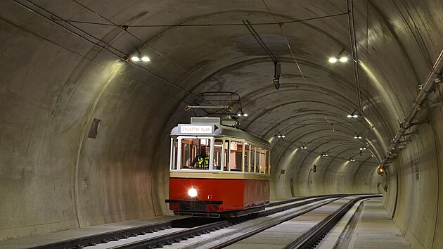 Historická tramvaj 4MT přezdívaná Plecháč bude sloužit jako kavárenská.