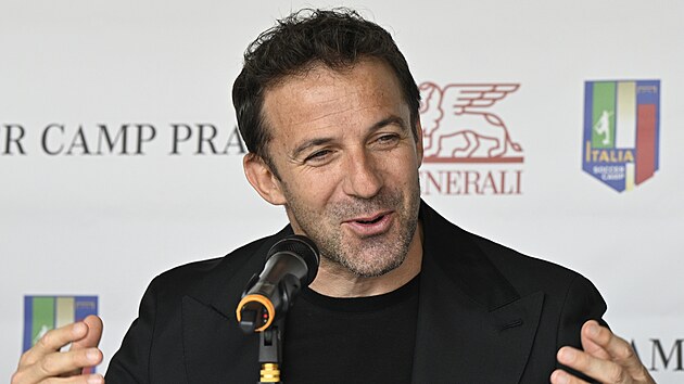 Legendrn italsk tonk Alessandro Del Piero pedstavil v Praze fotbalov kemp pro dti ze znevhodnnho prosted,