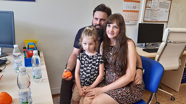 Rodina Tillova i s Verunkou, které lékaři odstranili cévní bouli z ramene.