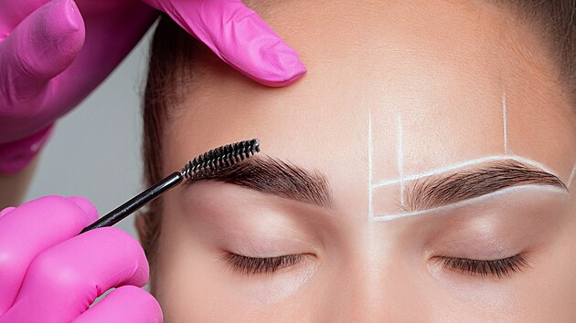 Laminace obočí - nový beauty trend učaroval mnoho žen po celém světě!